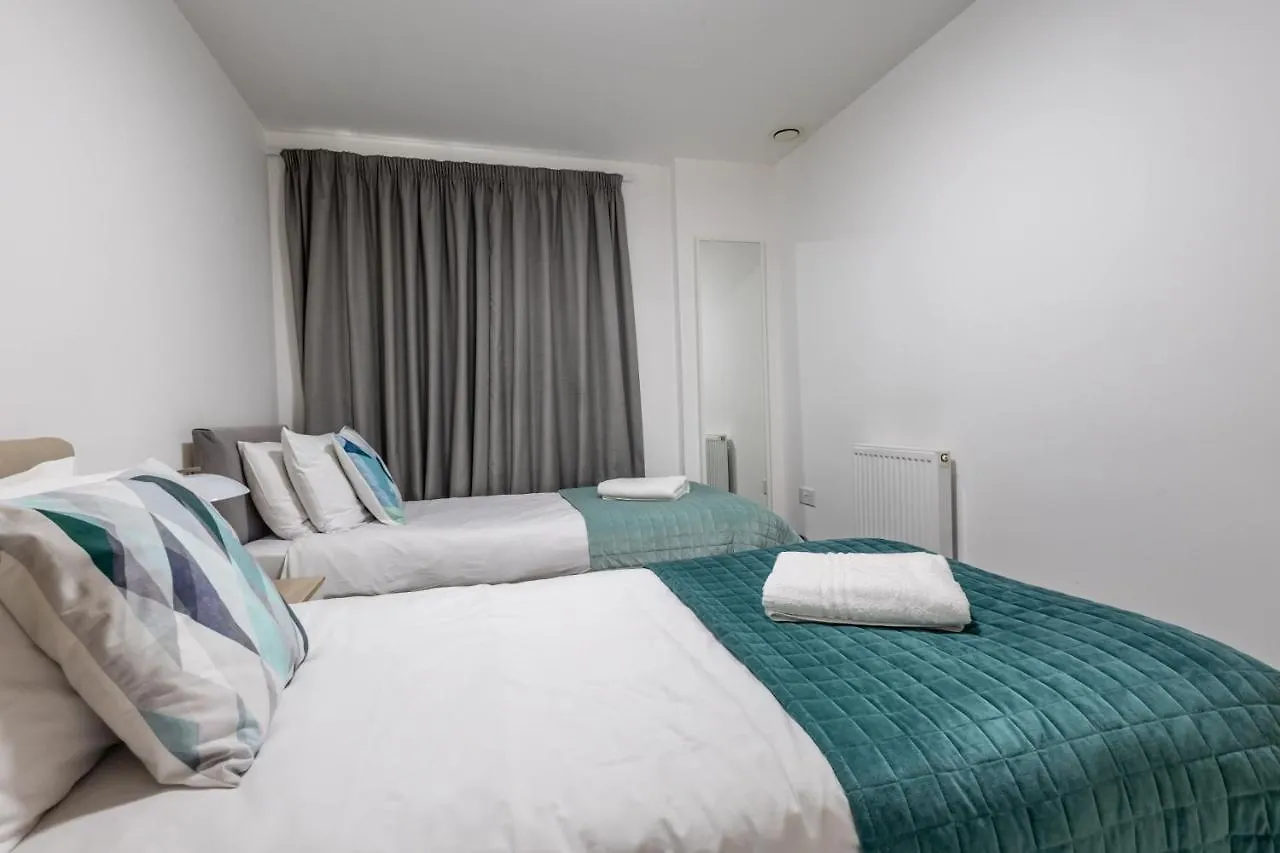 Apartment Seaview West Coast - Exceptional - 2 Bedrooms Sleeps 5 -Stunning Sea Views - 500 Metres To Beach Bournemouth