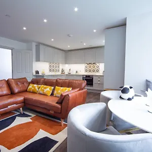 https://sophias-cwtch.cardiffhotelswales.com