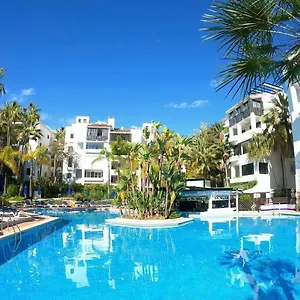 https://jardines-las-golondrinas-elviria-stunning-sea-views.es-andalucia.com